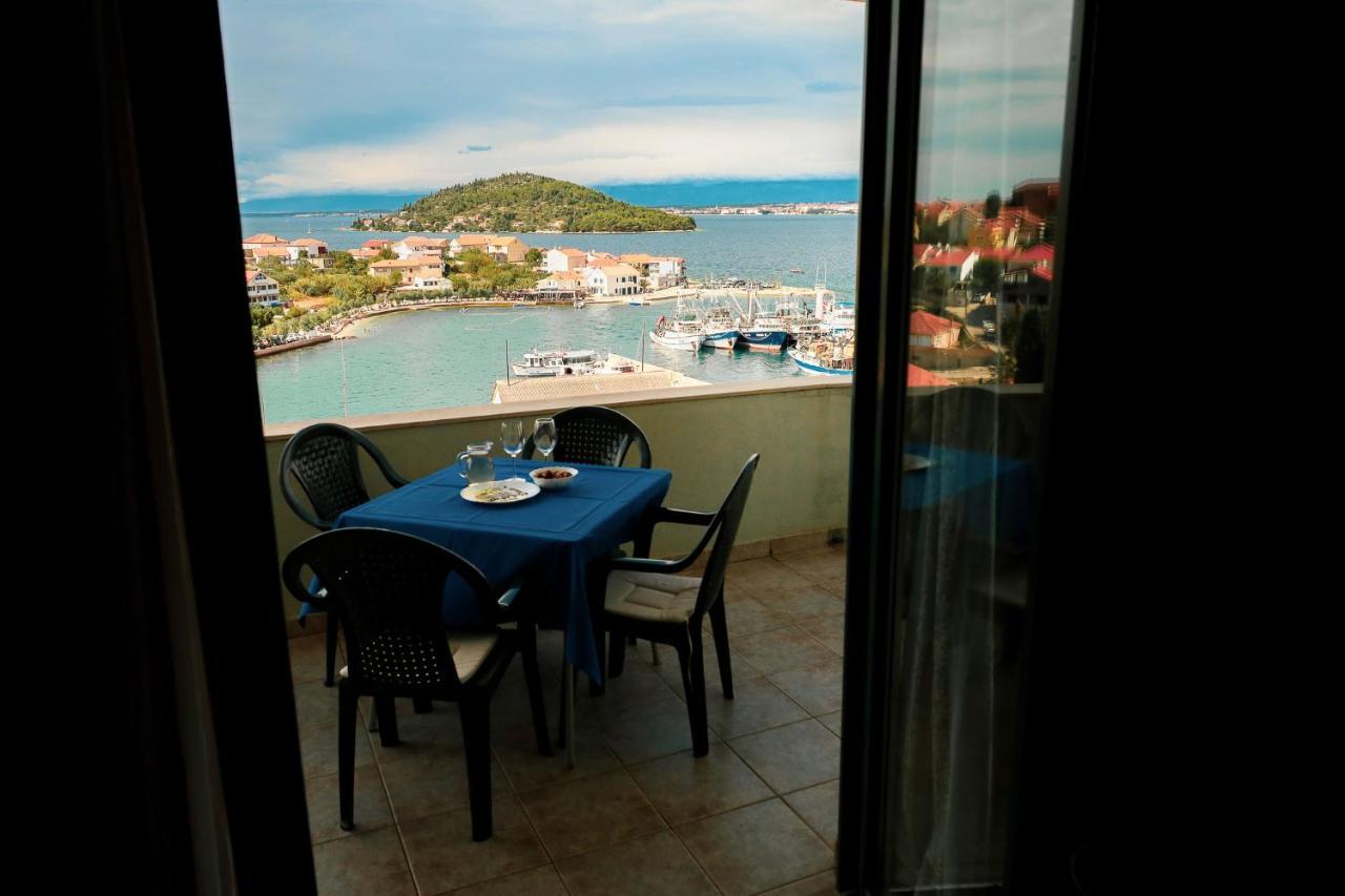 Franov On Island Ugljan With The Pool, Bbq And Beautiful Sea-view! Appartamento Kali